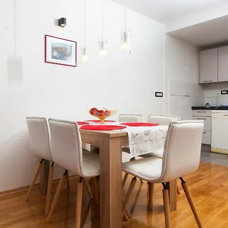 Zoi Apartment